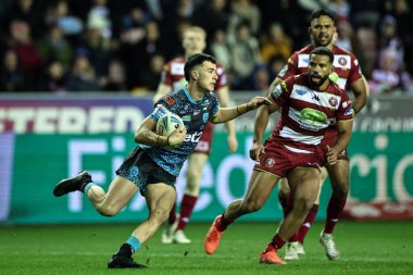 Leigh Leopards takımından David Armstrong 13 Şubat 2025 'te İngiltere' nin Wigan kentinde oynanan The Brick Community Stadyumu 'nda Wigan Warriors - Leigh Leopards maçında topla birlikte birinci turda.