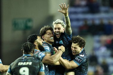 Gaz O 'brien, 13 Şubat 2025' te İngiltere 'nin Wigan kentindeki The Brick Community Stadyumu' nda oynanan Betfred Süper Lig 1 'inci Raundda oynanan Wigan Warriors - Leigh Leopards maçında attığı gol ile altın sayıyı kutluyor.