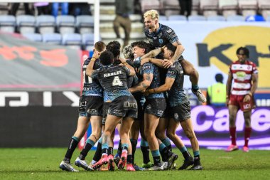 Leigh Leoparları 'ndan Gaz O' brien, 13 Şubat 2025 'te İngiltere' nin Wigan kentindeki The Brick Community Stadyumu 'nda oynanan Wigan Warriors - Leigh Leopards maçını kazanmak için attığı golü ekstra zaman kutluyor.