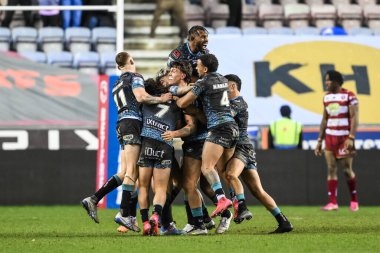 Leigh Leoparları 'ndan Gaz O' brien, 13 Şubat 2025 'te İngiltere' nin Wigan kentindeki The Brick Community Stadyumu 'nda oynanan Wigan Warriors - Leigh Leopards maçını kazanmak için attığı golü ekstra zaman kutluyor.