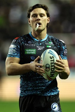 Leigh Leoparları 'ndan Lachlan Lam 13 Şubat 2025' te İngiltere 'nin Wigan Stadyumu' ndaki The Brick Community Stadyumu 'nda oynanan Betfred Süper Lig 1. Raundunda ısınma turunda Wigan Warriors, Leigh Leopards' a karşı.