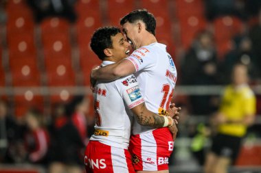 St. Helens 'li Tristan Sailor, 15 Şubat 2025' te St Helens ile Salford Red Devils arasındaki Betfred Süper Lig karşılaşmasında denemesini kutluyor.