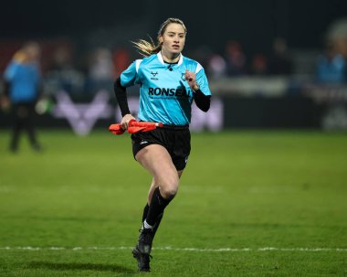 Dokunma hakimi Tara Jones, 1. Betfred Süper Lig müsabakasında Hull KR ile Castleford Tigers arasında oynanan Sewell Group Craven Park, Kingston üzerine Hull, Birleşik Krallık, 14 Şubat 2025