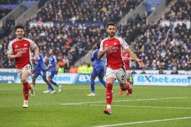Arsenal 'den Mikel Merino, 15 Şubat 2025' te King Power Stadyumu 'nda oynanan Premier League maçında Leicester City ve Arsenal maçında 0-1 kazanma hedefini kutluyor.