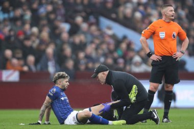 Ipswich Town 'dan Julio Enciso, 15 Şubat 2025' te İngiltere 'nin Birmingham kentinde oynanan Premier League maçı sırasında Villa-Ipswich Town maçında tıbbi tedavi gördü.