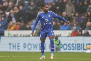 Leicester City 'den Caleb Okoli Premier League maçı sırasında Leicester City, King Power Stadyumu' nda Arsenal 'e karşı, 15 Şubat 2025