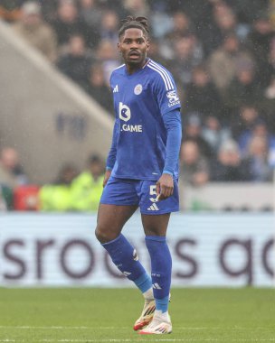 Leicester City 'den Caleb Okoli Premier League maçı sırasında Leicester City, King Power Stadyumu' nda Arsenal 'e karşı, 15 Şubat 2025