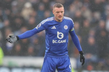 Leicester City 'den Jamie Vardy 15 Şubat 2025' te King Power Stadyumu 'nda Leicester City ile Arsenal arasındaki Premier League maçında takım talimatlarını veriyor.