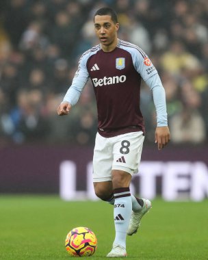 Aston Villa takımından Youri Tielemans, 15 Şubat 2025 'te İngiltere' nin Birmingham kentinde oynanan Premier Lig karşılaşmasında Aston Villa, Ipswich Town 'a karşı.