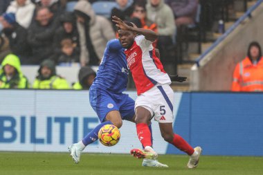 Arsenal 'den Thomas Partey, 15 Şubat 2025' te King Power Stadyumu 'nda Leicester City ile Arsenal arasındaki Premier League maçında pas attı.