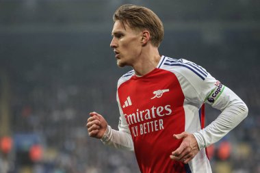 Arsenal 'den Martin degaard Premier League maçı sırasında Leicester City, King Power Stadyumu' nda Arsenal 'e karşı, 15 Şubat 2025