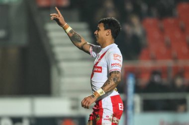 St. Helens 'li Tristan Sailor, 15 Şubat 2025' te St Helens ile Salford Red Devils arasındaki Betfred Süper Lig karşılaşmasında denemesini kutluyor.