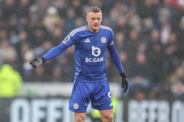 Leicester City 'den Jamie Vardy 15 Şubat 2025' te King Power Stadyumu 'nda Leicester City ile Arsenal arasındaki Premier League maçında takım talimatlarını veriyor.