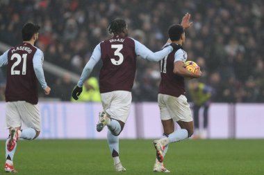 Aston Villa 'dan Ollie Watkins, 15 Şubat 2025' te Birmingham, Birmingham 'daki Villa Park' ta oynanan Premier League karşılaşmasında 1-1 kazanma hedefini kutluyor.