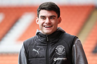 Blackpool 'dan Rob Apter, 15 Şubat 2025' te Bloomfield Road, Blackpool 'da oynanan Blackpool-Mansfield maçında sahaya çıktı.