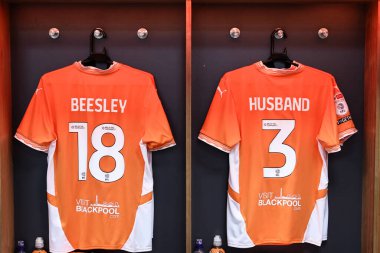 Blackpool 'dan Jake Beesley ve Blackpool' dan James Husband soyunma odasında Sky Bet 1 maçı sırasında Blackpool Mansfield Town ile Bloomfield Road, Blackpool, İngiltere, 15 Şubat 2025