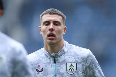 Burnley 'den Maxime Estve, 15 Şubat 2025' te İngiltere 'nin Deepdale kentinde oynanan Preston North End-Burnley maçının öncesinde ısınıyor.