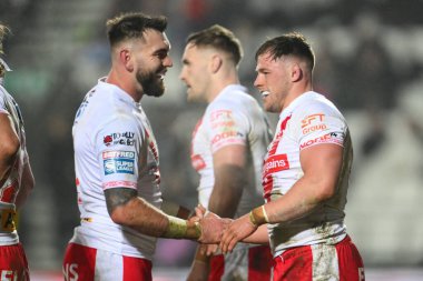 St. Helens 'ten Morgan Knowles, 15 Şubat 2025' te St Helens ile Salford Red Devils arasında oynanan Betfred Süper Lig karşılaşmasında denemesini kutluyor.