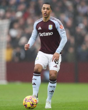 Aston Villa takımından Youri Tielemans, 15 Şubat 2025 'te İngiltere' nin Birmingham kentinde oynanan Premier Lig karşılaşmasında Aston Villa, Ipswich Town 'a karşı.