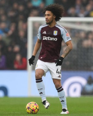 Aston Villa takımından Boubacar Kamara, 15 Şubat 2025 'te İngiltere' nin Birmingham kentinde oynanan Premier Lig karşılaşmasında Aston Villa, Ipswich Town 'a karşı.