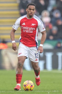 Jurrien Timber of Arsenal Premier League maçı sırasında Leicester City, King Power Stadyumu 'nda Arsenal' e karşı, 15 Şubat 2025