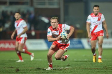 Hull KR 'dan Jez Litten, 14 Şubat 2025' te İngiltere 'nin Hull kentinde oynanan Sewell Group Craven Park' ta oynanan Hull KR-Castleford Tigers maçında topa vuruyor.