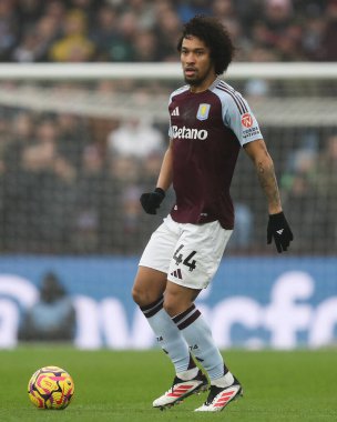 Aston Villa takımından Boubacar Kamara, 15 Şubat 2025 'te İngiltere' nin Birmingham kentinde oynanan Premier Lig karşılaşmasında Aston Villa, Ipswich Town 'a karşı.