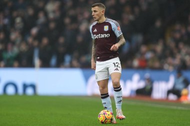 Aston Villa takımından Lucas Digne, 15 Şubat 2025 'te İngiltere' nin Birmingham kentinde oynanan Premier Lig maçı sırasında Villa-Ipswich Town maçında görev başındaydı.