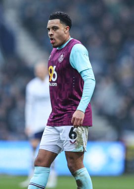 Burnley takımından CJ Egan-Riley, 15 Şubat 2025 'te Preston North End - Burnley maçında Deepdale, Preston, İngiltere' de karşılaştı.