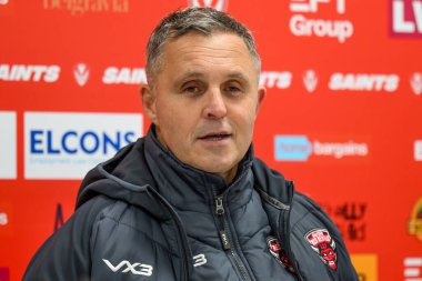 Paul Rowley, Salford Red Devils 'in baş antrenörü, 15 Şubat 2025' te St Helens - Salford Red Devils maçında oynanan Betfred Süper Lig 1. Raundu sonrası basın konferansında.