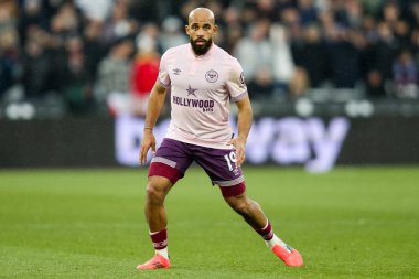 Brentford 'dan Bryan Mbeumo, 15 Şubat 2025' te İngiltere 'deki Londra Stadyumu' nda oynanan Premier League maçında West Ham United, Brentford 'a karşı oynuyor.