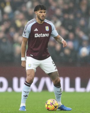 Aston Villa takımından Tyrone Mings, 15 Şubat 2025 'te İngiltere' nin Birmingham kentinde oynanan Premier Lig maçı sırasında Villa Villa-Ipswich Town maçında rol aldı.