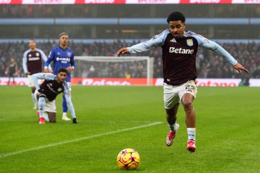 Aston Villa 'dan Ian Maatsen, 15 Şubat 2025' te İngiltere 'nin Birmingham kentinde oynanan Premier Lig maçı sırasında Villa-Ipswich Town maçında görev başında.