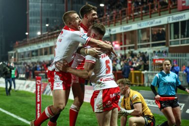 Hull KR 'dan Joe Burgess, 14 Şubat 2025' te İngiltere 'nin Hull kentinde oynanan Sewell Group Craven Park' ta oynanan birinci tur Betfred Süper Lig karşılaşmasında takım arkadaşlarıyla denemelerini kutluyor.
