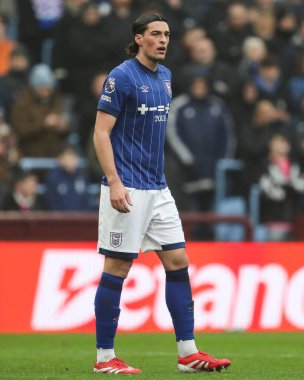 Premier Lig karşılaşmasında Ipswich Town 'dan Jacob Greaves ile Ipswich Town arasında 15 Şubat 2025' te Villa Park, Birmingham 'da oynanan karşılaşma sırasında