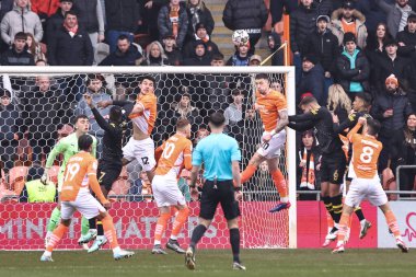 Blackpool 'dan Oliver Casey, 15 Şubat 2025' te Bloomfield Road, Blackpool 'da oynanan Blackpool-Mansfield Town maçında defans sahasındaki yerini aldı.