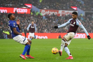 Aston Villa 'dan Marcus Rashford' un Premier Lig maçında gol atma şansı var. Aston Villa, Ipswich Town 'a karşı Villa Park, Birmingham, İngiltere, 15 Şubat 2025