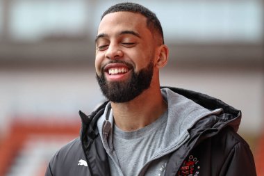 Blackpool takımından CJ Hamilton, 15 Şubat 2025 'te Bloomfield Road, Blackpool' da oynanan Blackpool-Mansfield maçında sahaya çıktı.