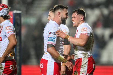 St. Helens 'ten Morgan Knowles, 15 Şubat 2025' te St Helens ile Salford Red Devils arasında oynanan Betfred Süper Lig karşılaşmasında denemesini kutluyor.