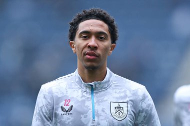 Burnley 'den Bashir Humphreys 15 Şubat 2025' te İngiltere 'nin Deepdale kentinde oynanan Preston North End-Burnley maçı öncesinde ısınıyor.