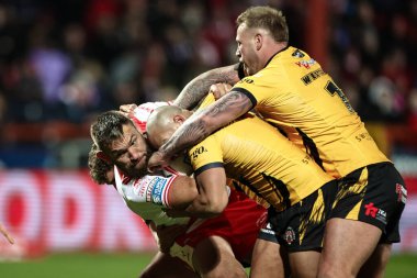 Hull KR 'dan Jared Waerea-Hargreaves, 1. Betfred Süper Lig karşılaşmasında Castleford Tigers' tan Liam Horne tarafından oynanan Sewell Group Craven Park, Kingston upon Hull, Birleşik Krallık 'ta oynanan 1.