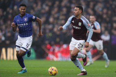 Aston Villa takımından Morgan Rogers, 15 Şubat 2025 'te İngiltere' nin Birmingham kenti Villa Park 'ta oynanan Premier Lig karşılaşmasında topu aldı.