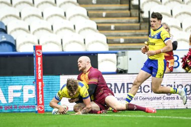 Warrington Wolves takımından Arron Lindop, 16 Şubat 2025 'te John Smith Stadyumu' nda oynanan 1. Betfred Süper Lig karşılaşmasında Huddersfield Giants, Warrington Wolves 'a karşı oynuyor.