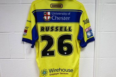 Warrington Wolves 'dan Dan Russell' ın maç tişörtü Betfred Süper Lig 1. raundunda Huddersfield Giants ile Warrington Wolves maçı sırasında John Smith Stadyumu 'nda, Huddersfield, İngiltere, 16 Şubat 2025