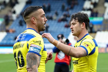 Paul Vaughan ve Jordy Crowther, 16 Şubat 2025 'te Birleşik Krallık' taki John Smith Stadyumu 'nda oynanan Betfred Süper Lig 1. Raundunda Huddersfield Giants ve Warrington Wolves maçında ısındılar.
