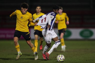 West Bromwich Albion takımından Akeel Higgins, 17 Şubat 2025 'te Aggborough Stadyumu' nda Premier League 2 U21 'den Wolverhampton Wanderers U21' e karşı West Bromwich Albion U21 'de faul yaptı.