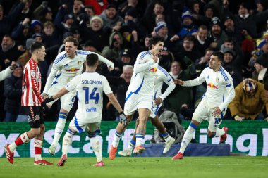 Leeds United takımından Pascal Struijk, 17 Şubat 2025 'te Leeds Road, Leeds, İngiltere' de oynanan Sky Bet Şampiyonası maçında 1-1 'lik galibiyet golünü kutluyor.