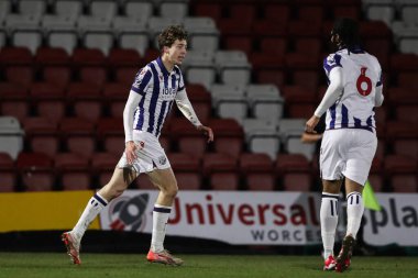 West Bromwich Albion 'dan Harry Whitwell, Premier League 2 U21' den Wolverhampton Wanderers U21 - West Bromwich Albion U21 maçında 17 Şubat 2025 'te Aggborough Stadyumu, Kidderminster, Birleşik Krallık' ta 1-1 kazanma hedefini kutluyor.