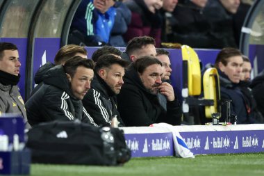 Leeds United 'ın Daniel Farke teknik direktörü, 17 Şubat 2025' te Leeds Road, İngiltere 'de oynanan Sky Bet Şampiyonası maçında yedek kulübesinde Leeds United' a karşı Sunderland maçında yerini alıyor.