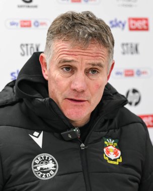 Wrexham 'ın Phil Parkinson Menajeri, 18 Şubat 2025 tarihinde Wrexham - Leyton Orient maçı sırasında Wrexham maçı sonrası basın toplantısı düzenledi.